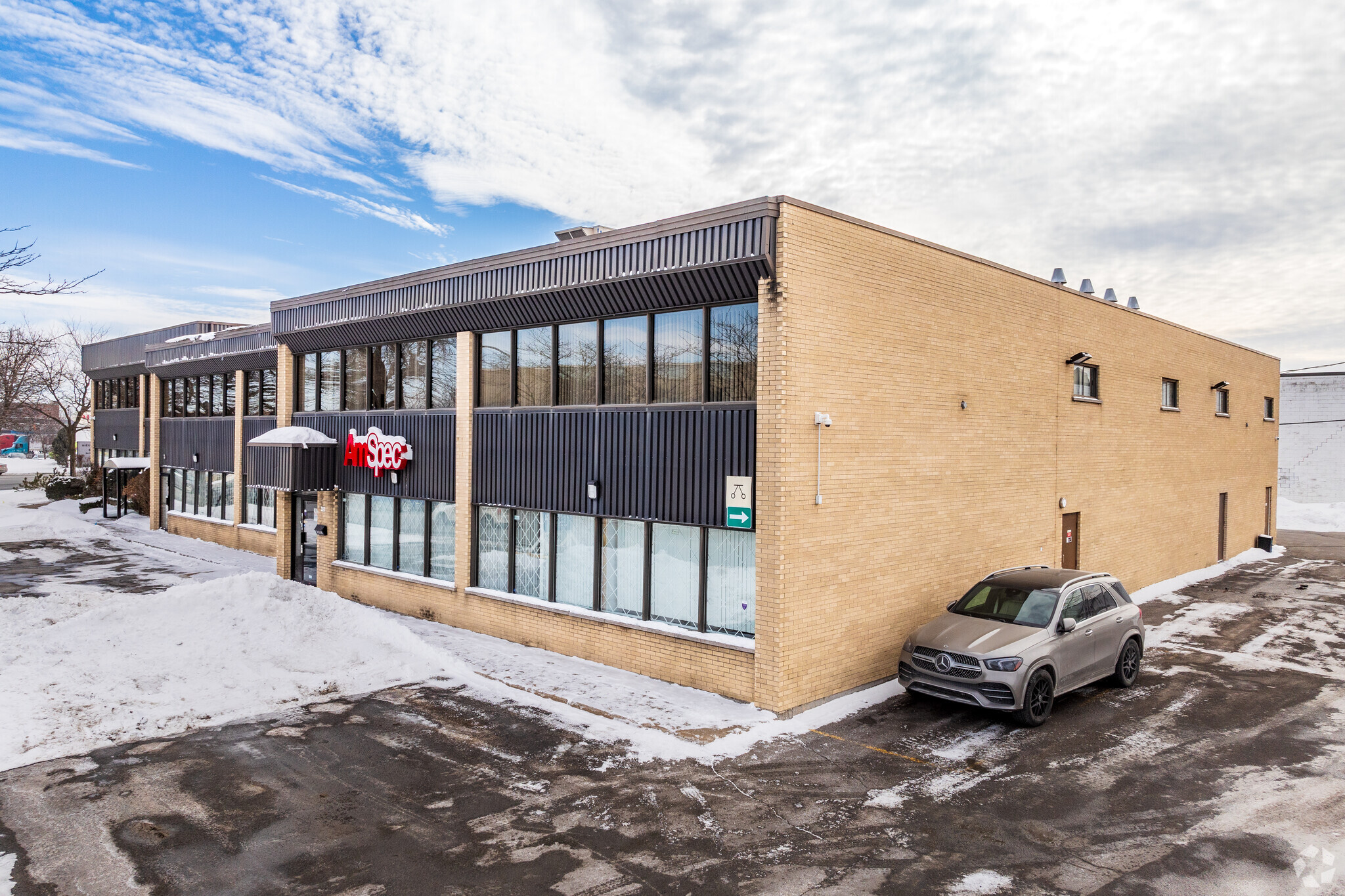 9400-9430 St Pascal-Gagnon, Saint-leonard, QC for sale Primary Photo- Image 1 of 4