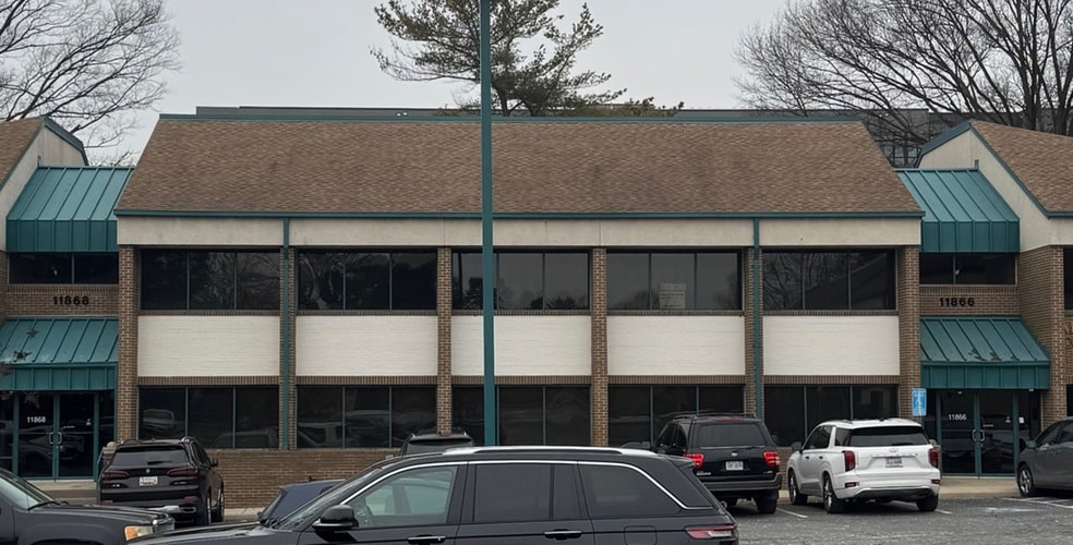 11868 Sunrise Valley Dr Condos portfolio of 2 properties for sale on LoopNet.com - Building Photo - Image 2 of 15