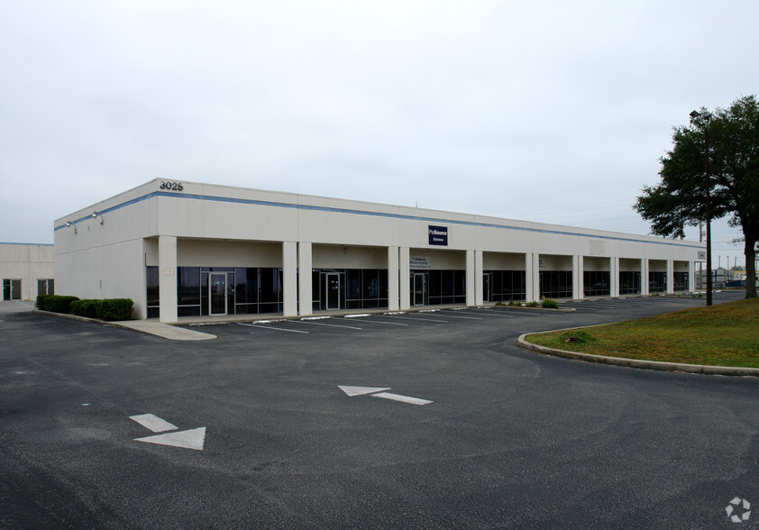 3025 Silver Star Rd, Orlando, FL for lease - Building Photo - Image 2 of 8