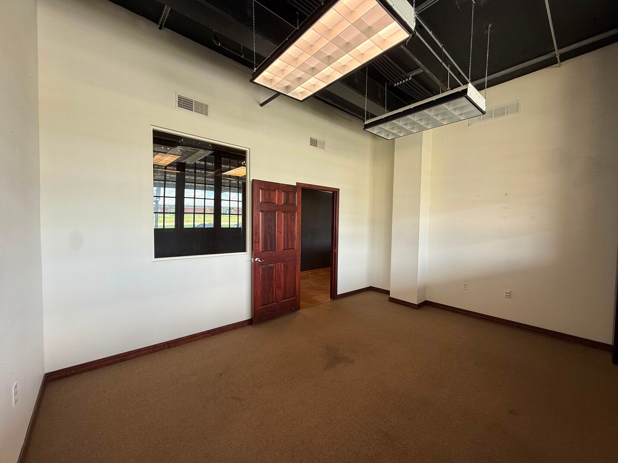 601 N National Ave, Springfield, MO for lease Interior Photo- Image 1 of 19