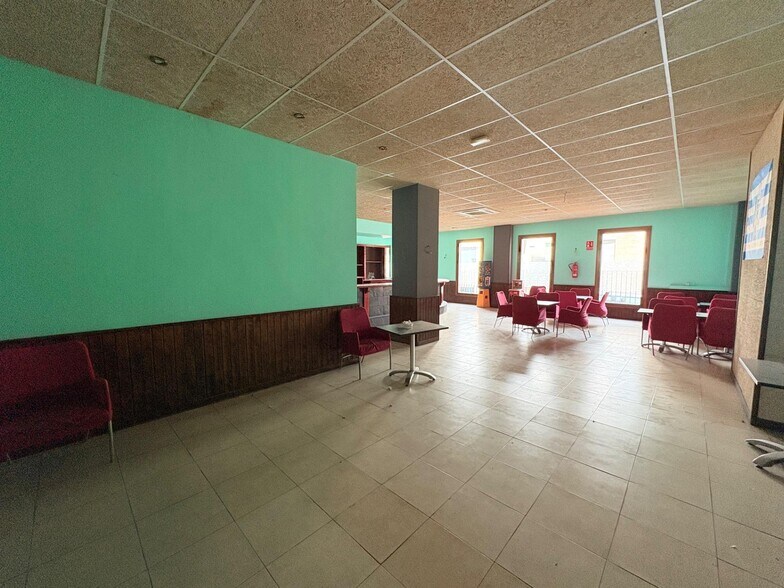 Retail in Toral de los Vados, León for sale - Building Photo - Image 3 of 17