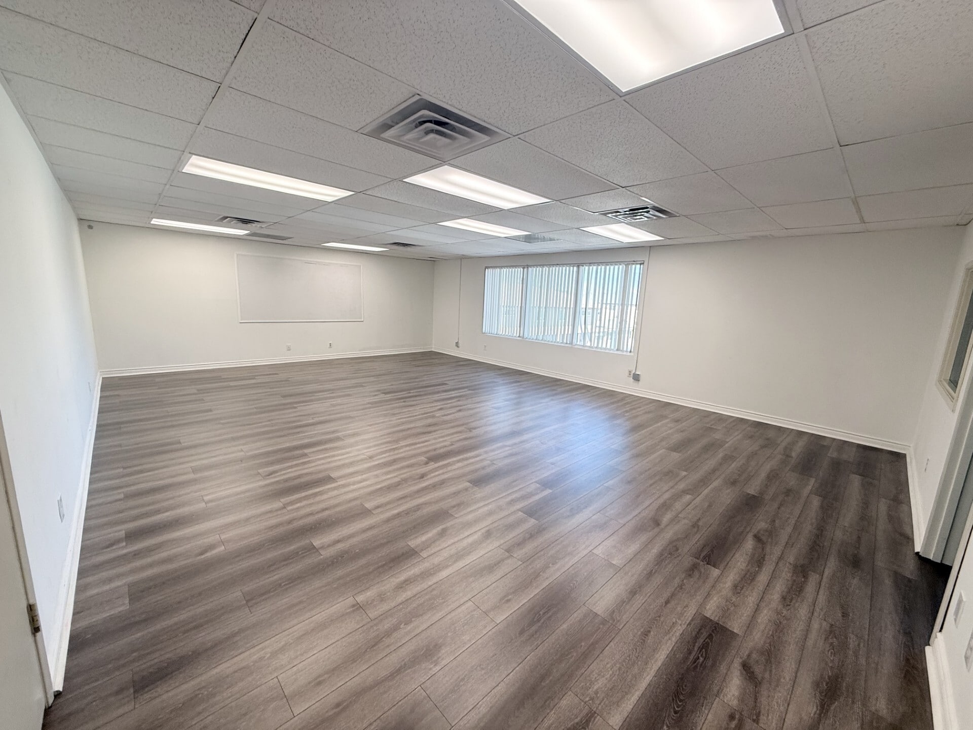 599 S Barranca Ave, Covina, CA for lease Interior Photo- Image 1 of 3