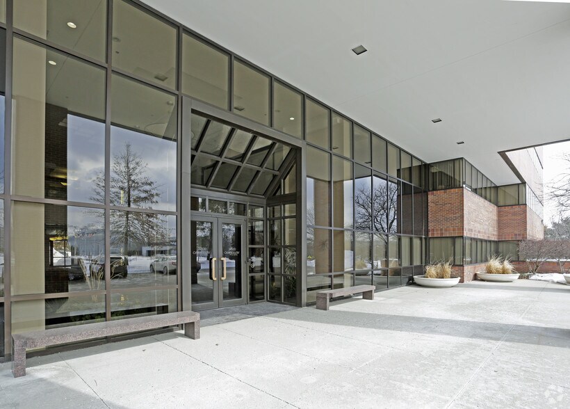 24800 Denso Dr, Southfield, MI 48033 Oak Hollow Gateway