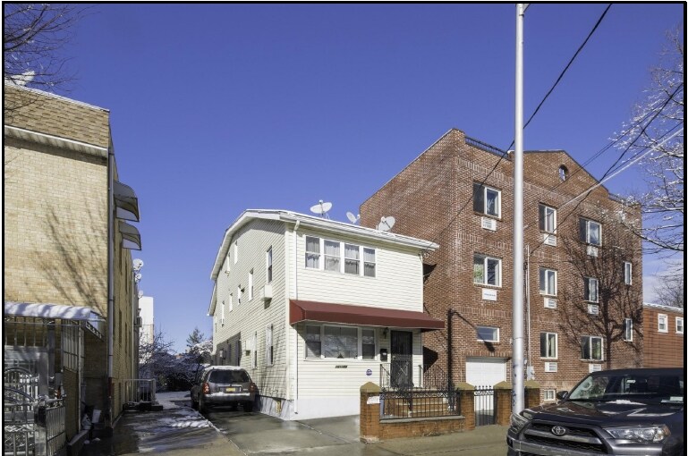 161-09 72nd Ave, Flushing, NY for sale Primary Photo- Image 1 of 1