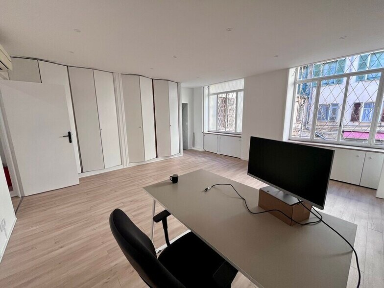 Office in Nice for lease - Interior Photo - Image 2 of 6
