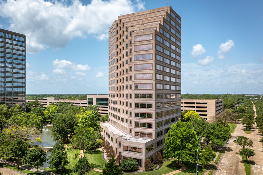 580 Westlake Park Blvd, Houston, TX for lease - Building Photo - Image 2 of 18