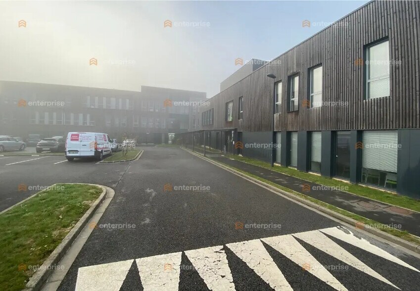 Office in Famars for lease - Building Photo - Image 3 of 5