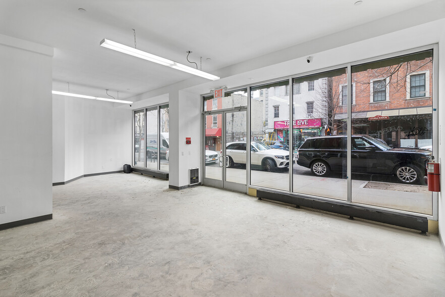 283 Grand St, Brooklyn, NY for lease - Interior Photo - Image 2 of 15