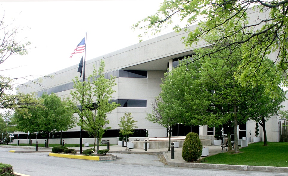 1 Teleport Dr, Staten Island, NY for lease - Building Photo - Image 3 of 6