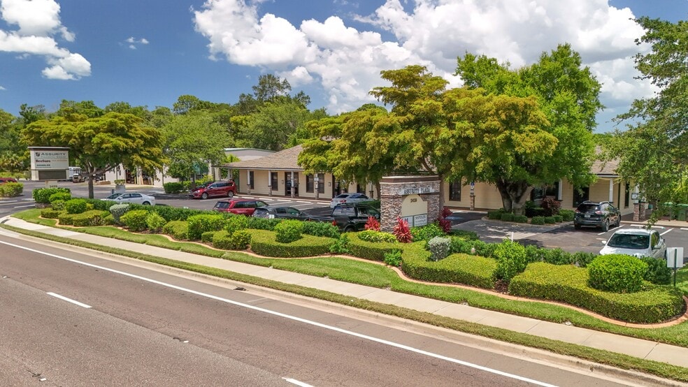 2429 Manatee Ave E, Bradenton, FL for lease - Building Photo - Image 1 of 18
