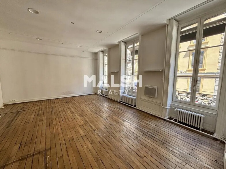 Office in Lyon for lease - Interior Photo - Image 3 of 6