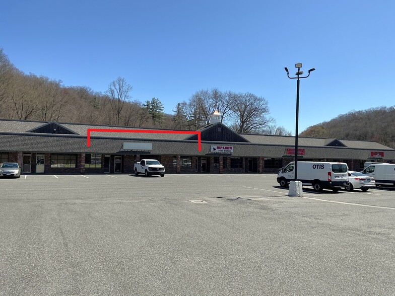 248 Oxford Rd, Oxford, CT for lease - Building Photo - Image 1 of 2
