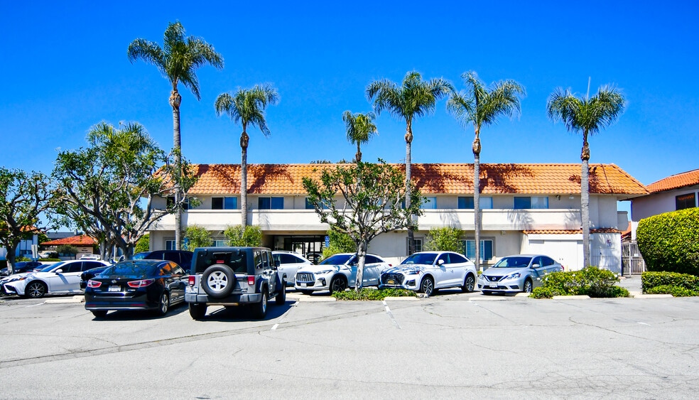 17452 Irvine Blvd, Tustin, CA for lease - Building Photo - Image 3 of 3