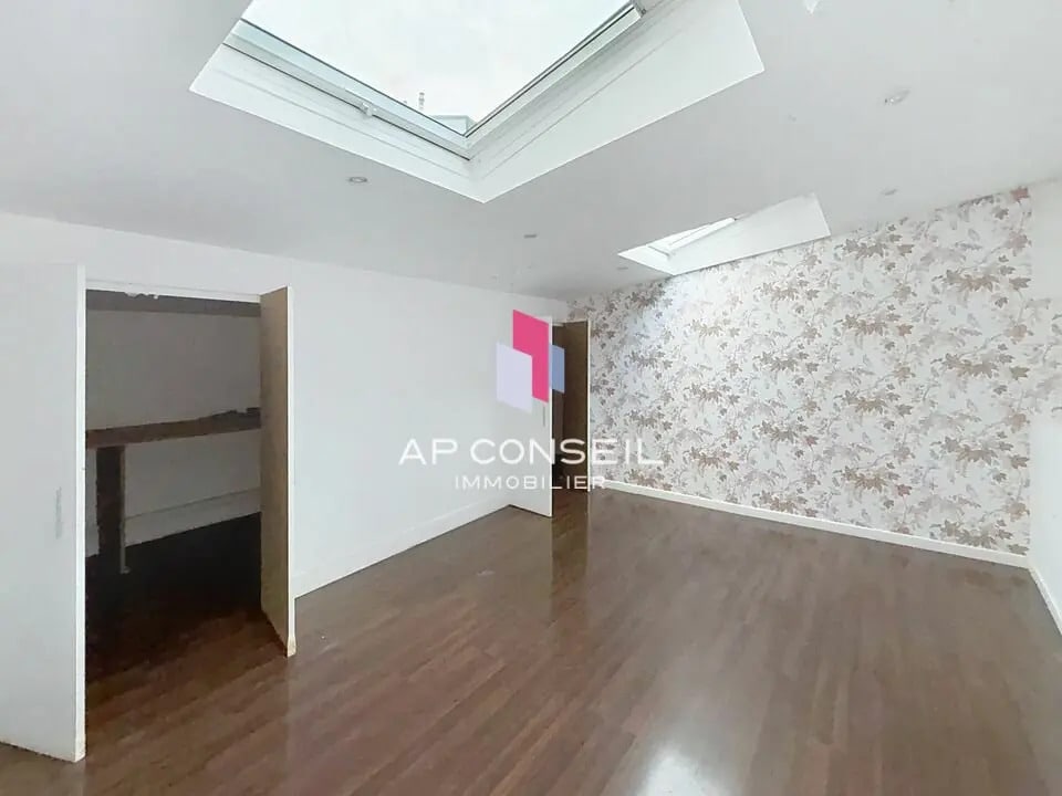 Office in Versailles for lease Building Photo- Image 1 of 11