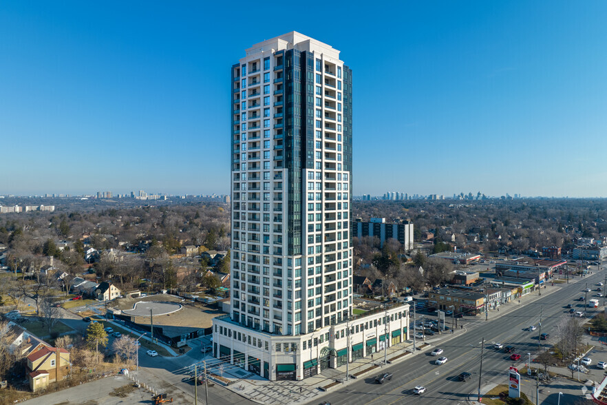 7089 Yonge St, Markham, ON for sale - Building Photo - Image 2 of 4