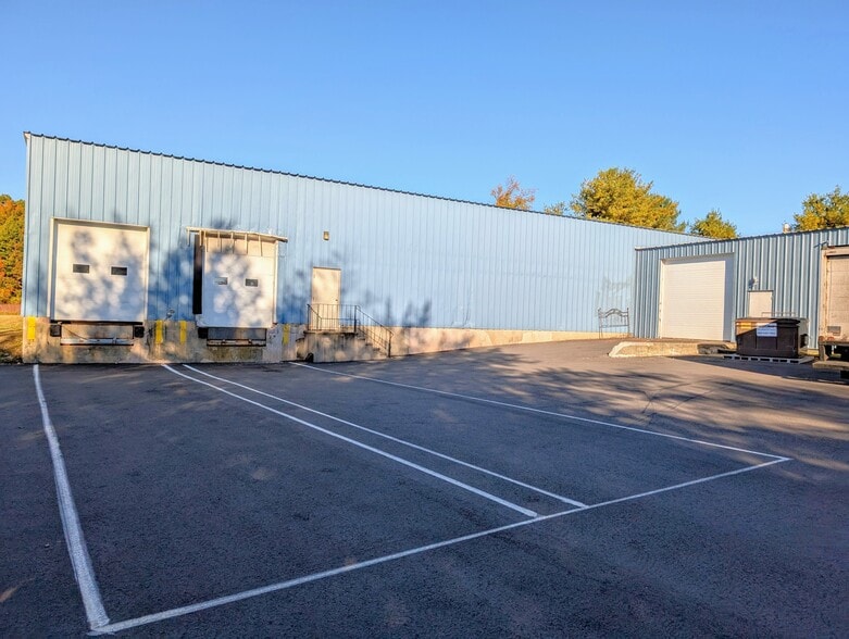 695 Amity Rd, Bethany, CT for lease - Building Photo - Image 2 of 5
