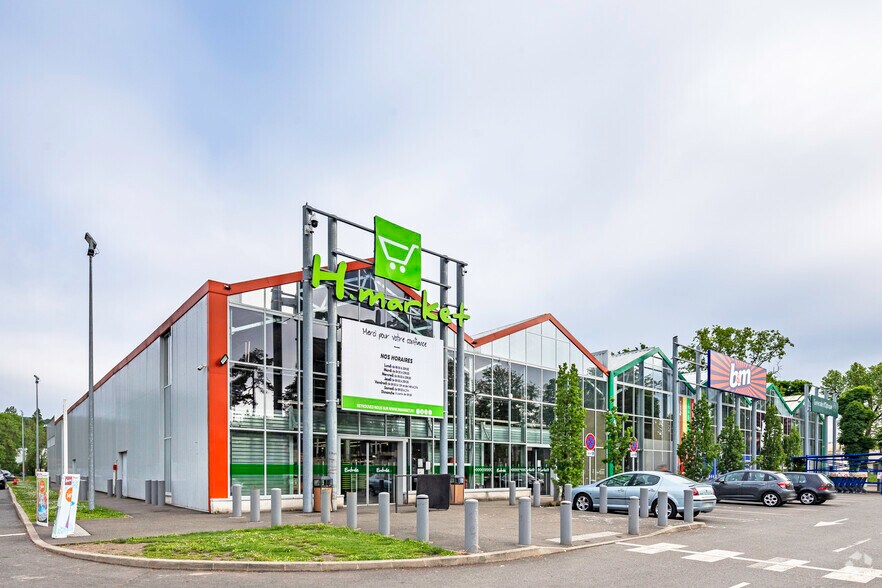 Rue D'Epluches, Saint-Ouen-l'Aumône for lease - Primary Photo - Image 1 of 2