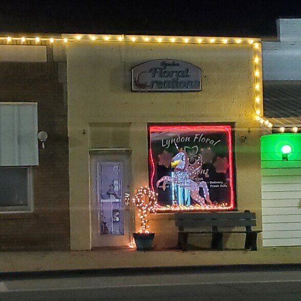 720 Topeka Ave, Lyndon, KS 66451 Florist Shop