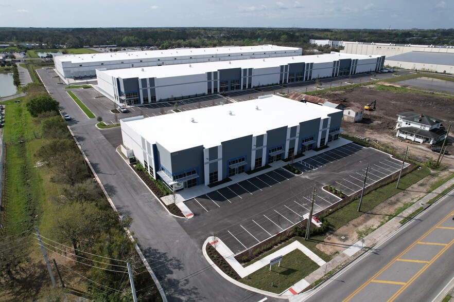 3205 St. Johns Pky, Sanford, FL for lease - Building Photo - Image 2 of 7