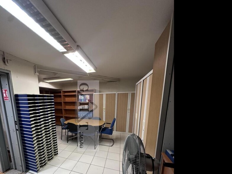 Office in Villeneuve-le-Roi for lease - Interior Photo - Image 3 of 4