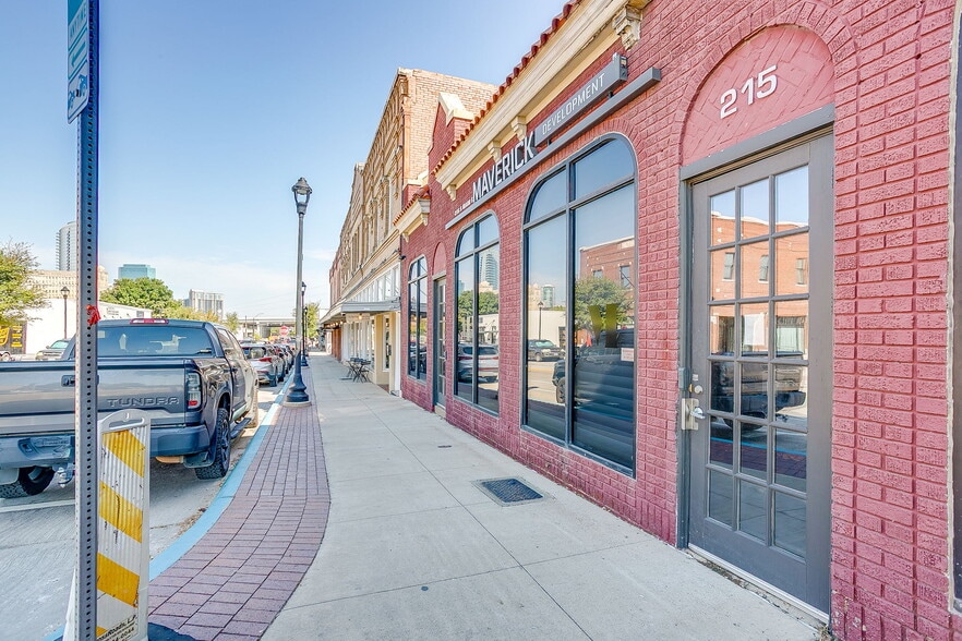 215-219 S Main St, Fort Worth, TX for lease - Building Photo - Image 2 of 27