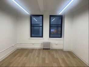 37 W 39th St, New York, NY for lease Interior Photo- Image 1 of 5