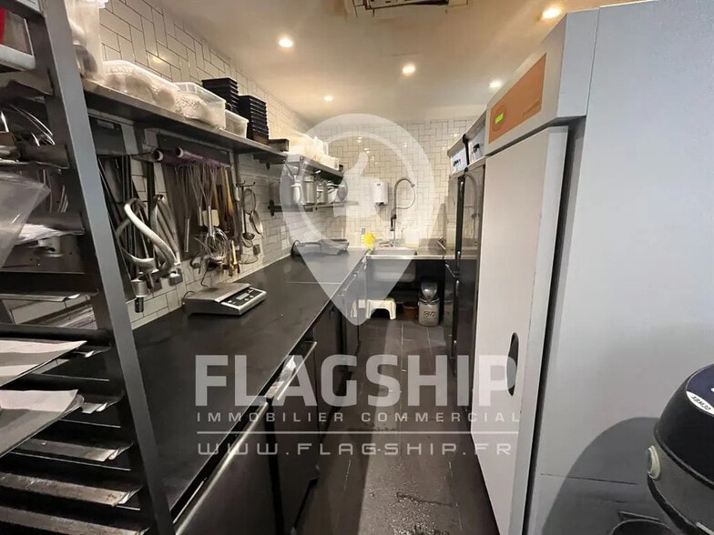 Retail in Paris for lease - Interior Photo - Image 2 of 5