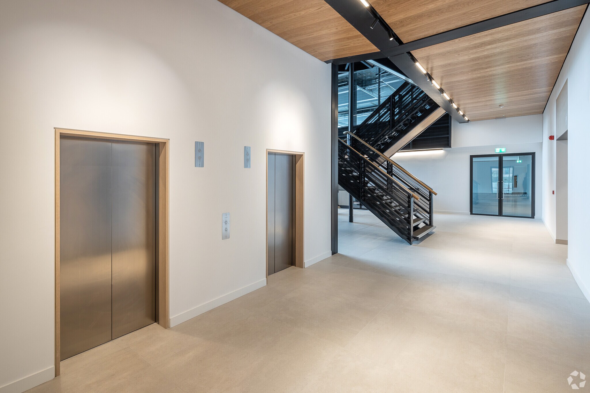 217 Bath Rd, Slough for lease Lobby- Image 1 of 7