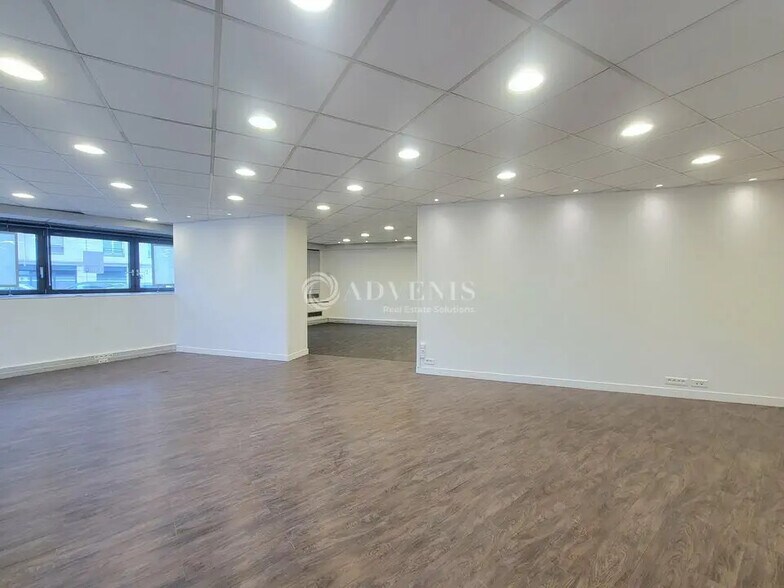 Retail in La Garenne-Colombes for lease - Interior Photo - Image 3 of 7