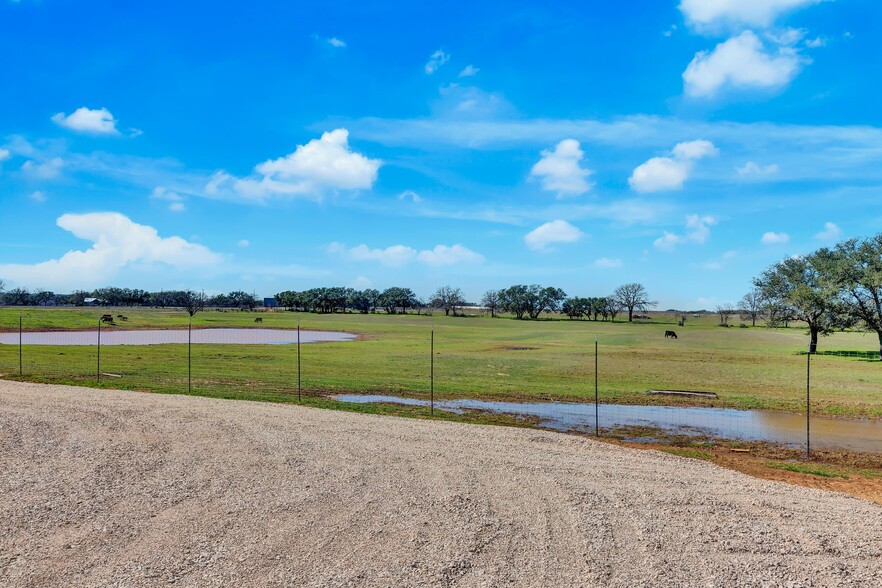 343 Miracle Mile, Stonewall, TX for lease - Building Photo - Image 3 of 24