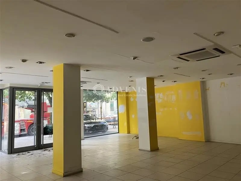 Retail in Bourges for lease Interior Photo- Image 1 of 5