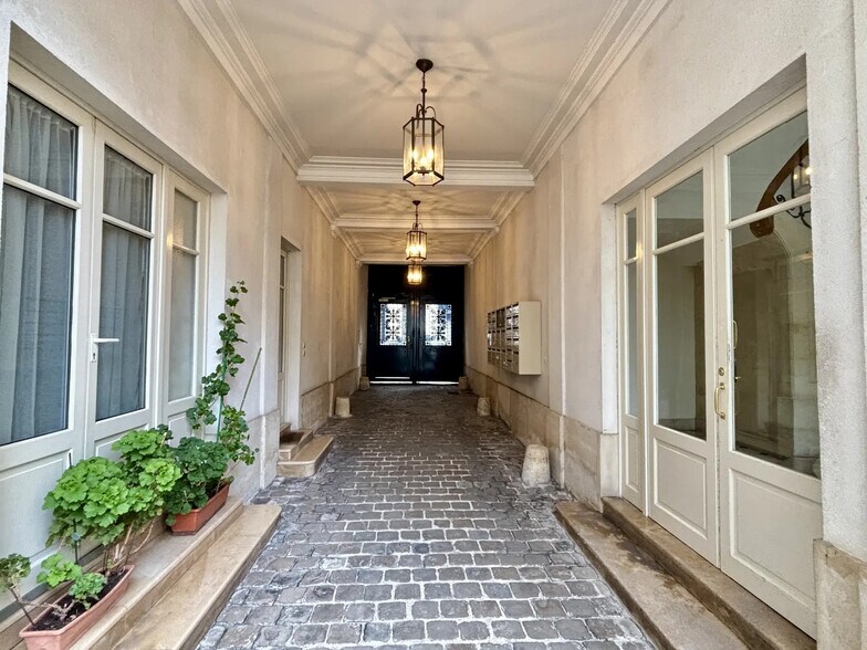 129 Rue De Turenne, Paris for lease - Building Photo - Image 3 of 11