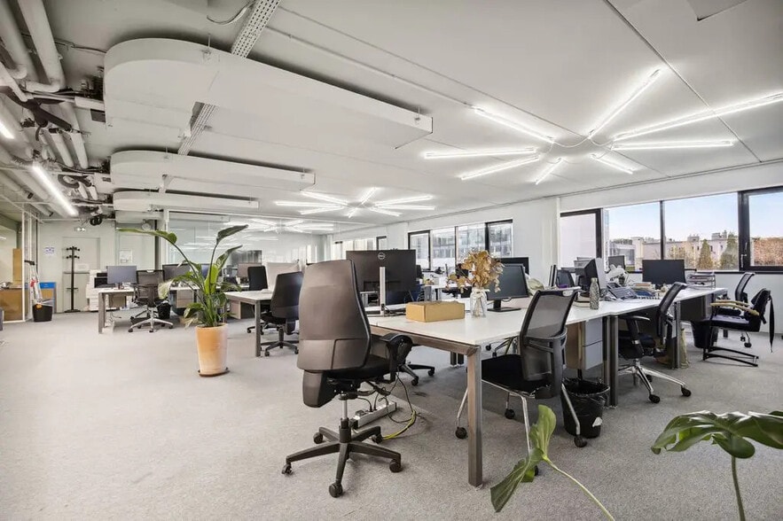 Office in Levallois-Perret for lease - Interior Photo - Image 2 of 7