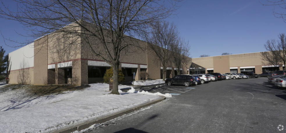 969 Postal Rd, Allentown, PA for lease - Building Photo - Image 1 of 3