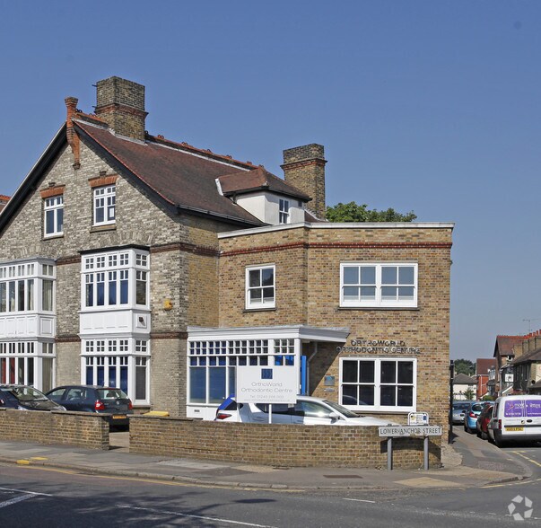 138 New London Rd, Chelmsford for sale - Primary Photo - Image 1 of 2