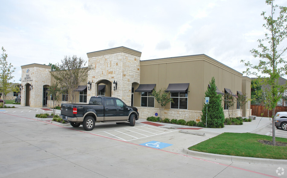 1261 Green Oaks Blvd, Arlington, TX for lease - Primary Photo - Image 1 of 2