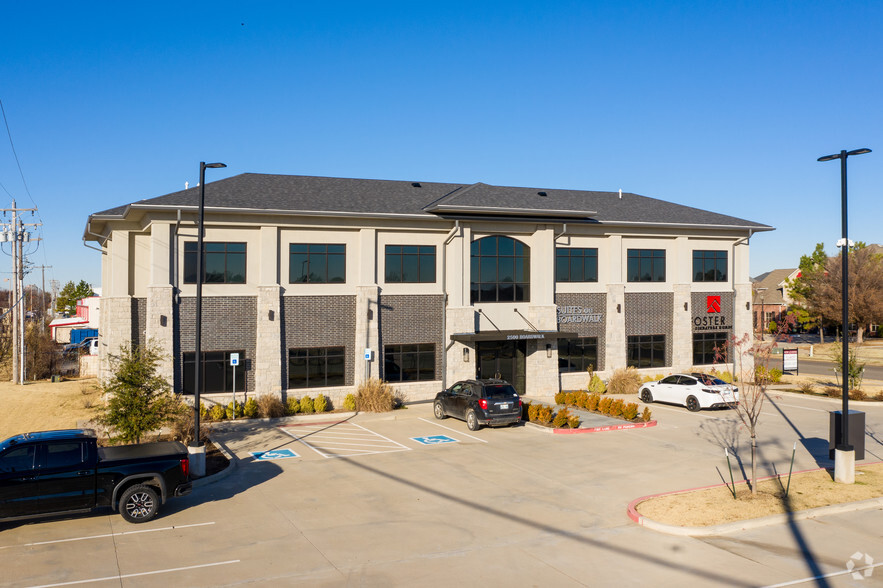 2500 Boardwalk, Norman, OK for lease - Primary Photo - Image 1 of 35