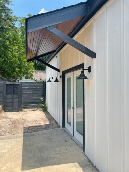 1330 Avenue N, Huntsville, TX for lease - Building Photo - Image 3 of 7