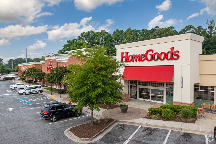 3700-3802 Roswell Rd NE, Atlanta, GA for lease - Primary Photo - Image 1 of 5