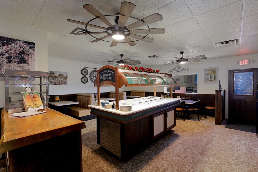 5103 Powell Lake rd, Topock, AZ 86436 Blondies Route 66 Bar & Grill