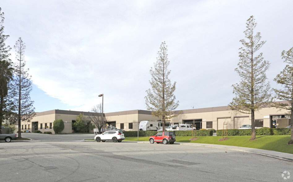 3851 Charter Park Dr, San Jose, CA for lease - Primary Photo - Image 1 of 14