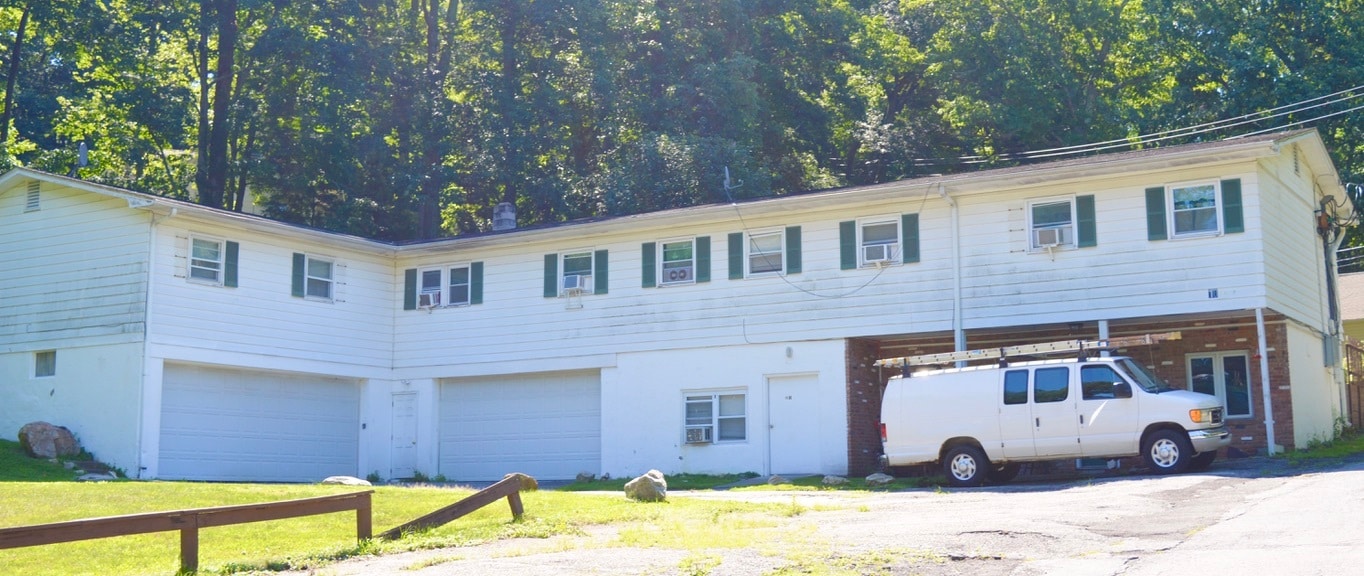 6-10 Adams Ct, Kent, NY for sale Primary Photo- Image 1 of 1