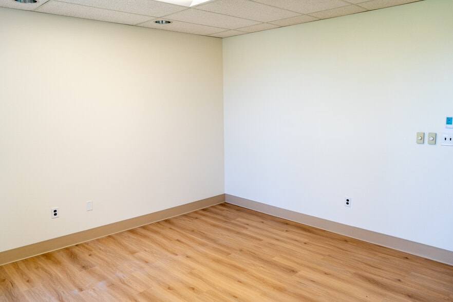 3550 W Market St, Akron, OH for lease - Building Photo - Image 3 of 14