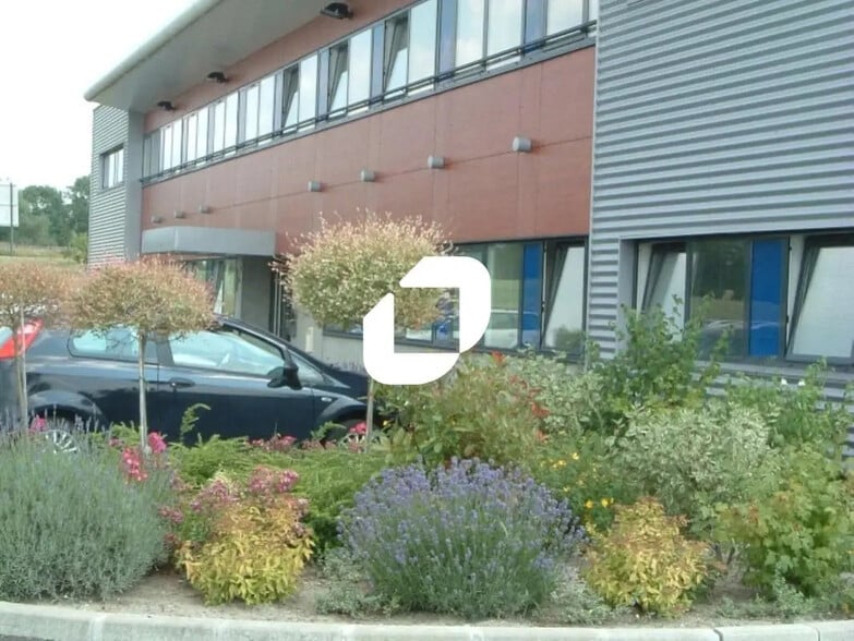 Office in Valenciennes for lease - Building Photo - Image 2 of 4