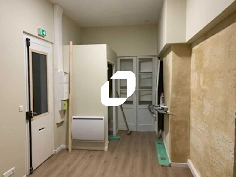 Office in Bordeaux for lease - Interior Photo - Image 2 of 6