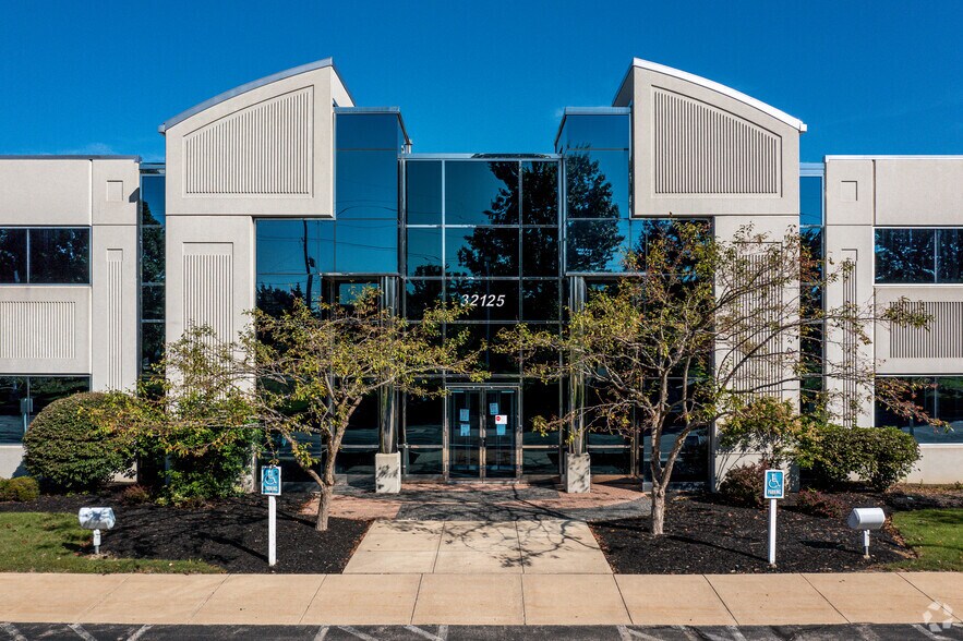 32125 Solon Rd, Solon, OH 44139 Solon Marquis Bldg
