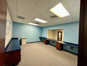 28533 Spring Trails Rdg, Spring, TX for lease Interior Photo- Image 2 of 7