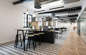 16-20 Shorts Gdns, London for lease Interior Photo- Image 2 of 3