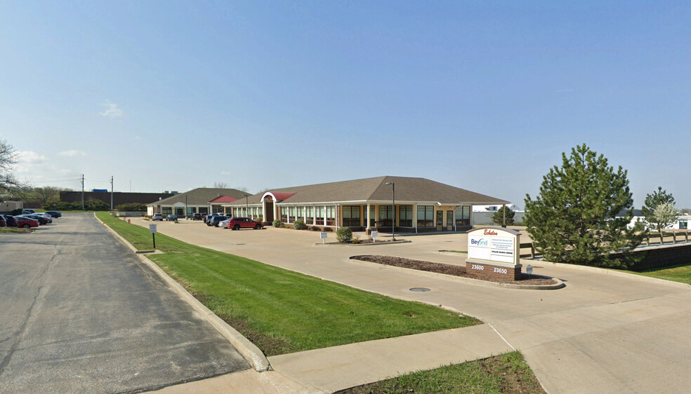 23600 Commerce Park, Beachwood, OH for lease - Building Photo - Image 1 of 13