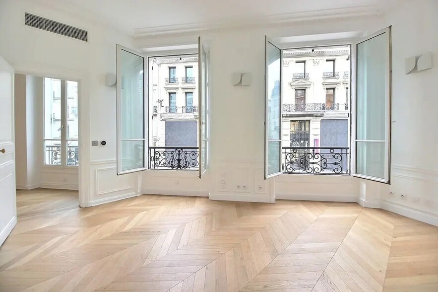 Office in Paris for lease - Interior Photo - Image 3 of 7